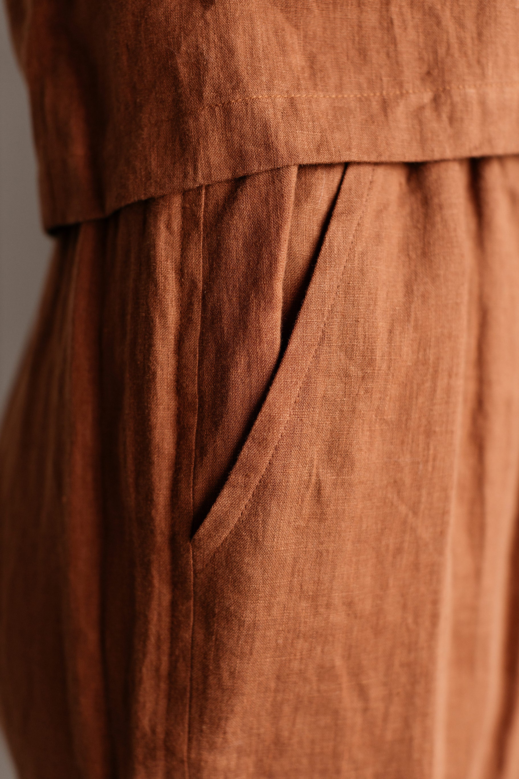 Tonal stitching and pockets for ease