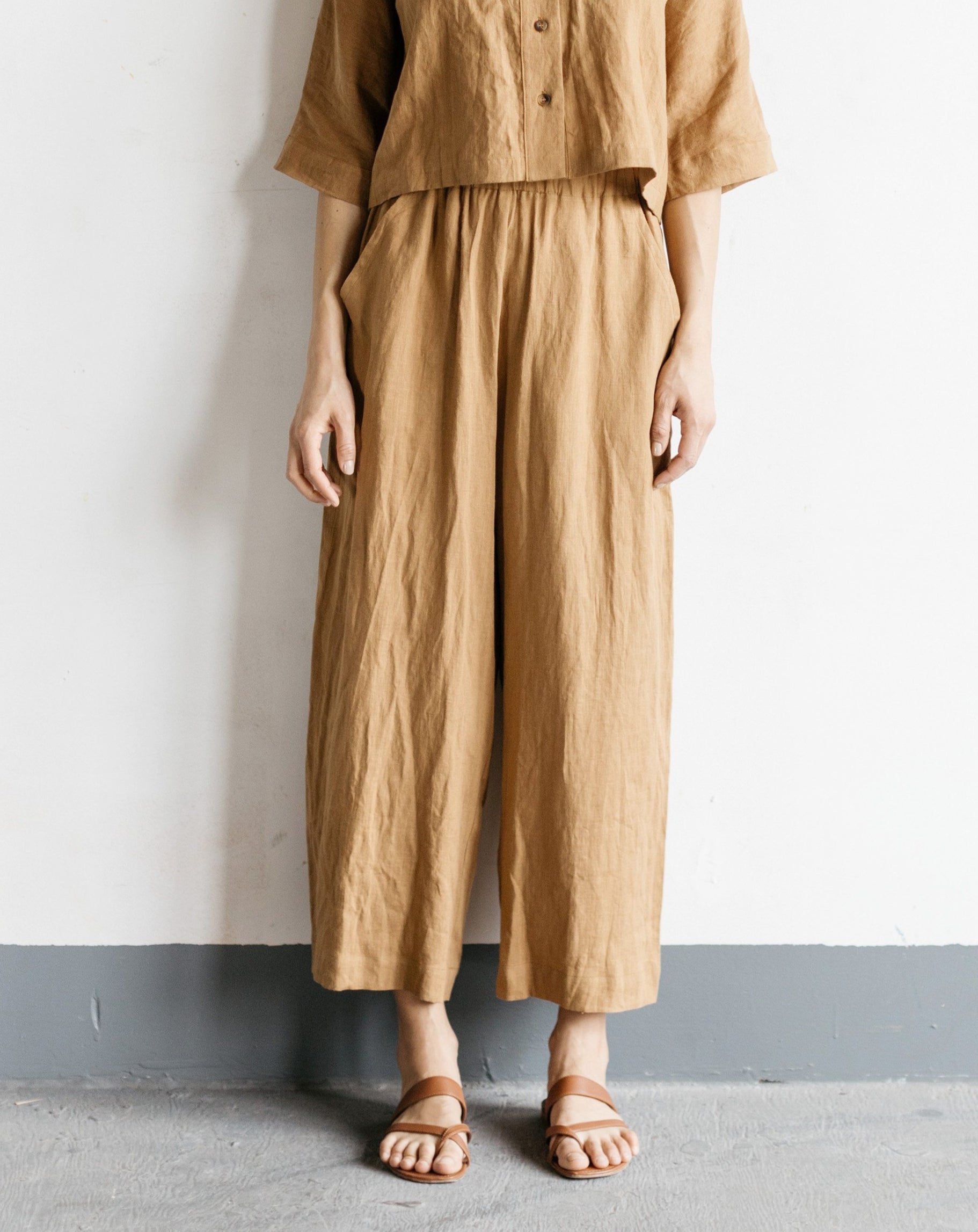 Cropped above ankle length