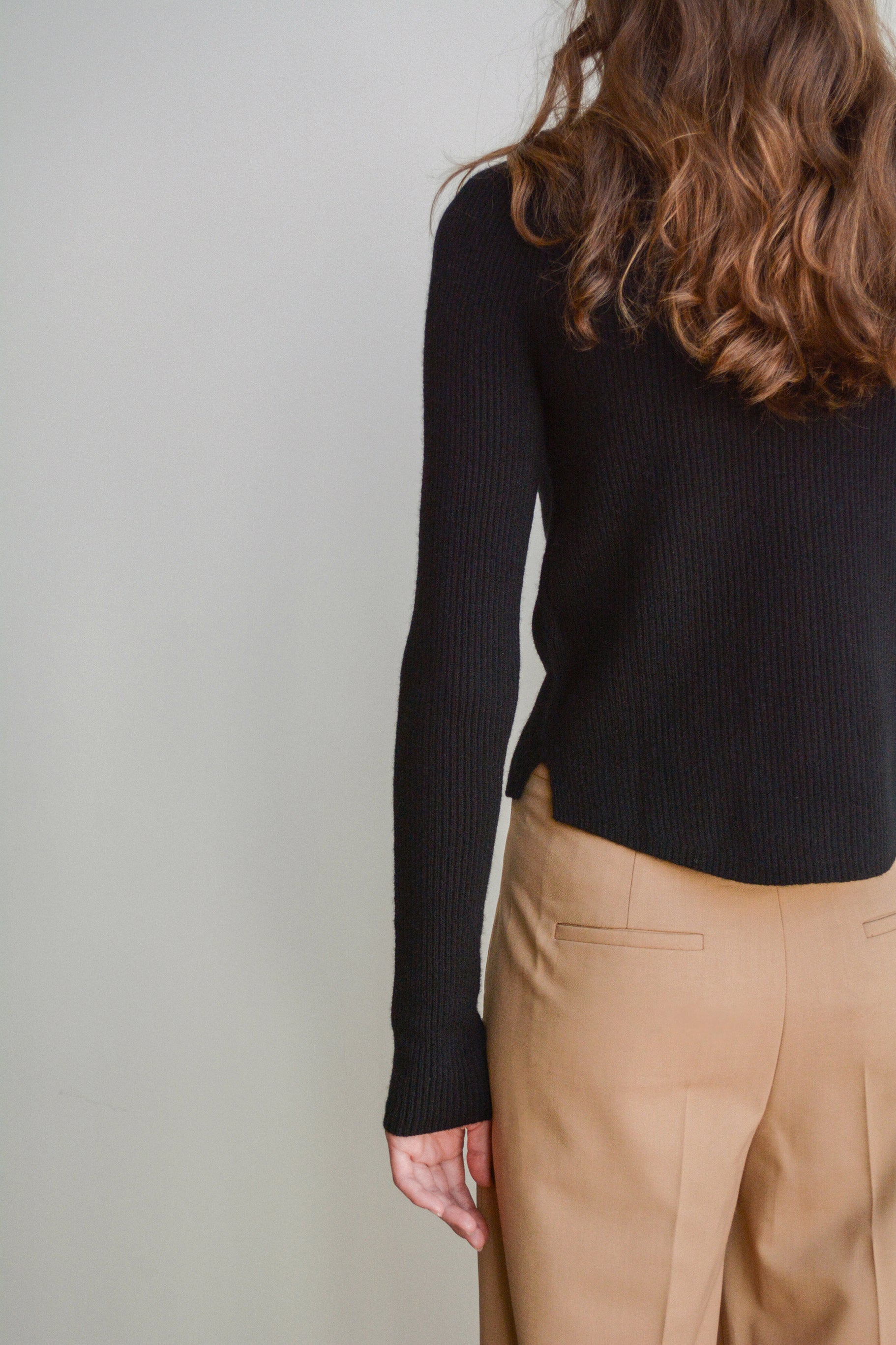 Slightly cropped fit with rounded hem