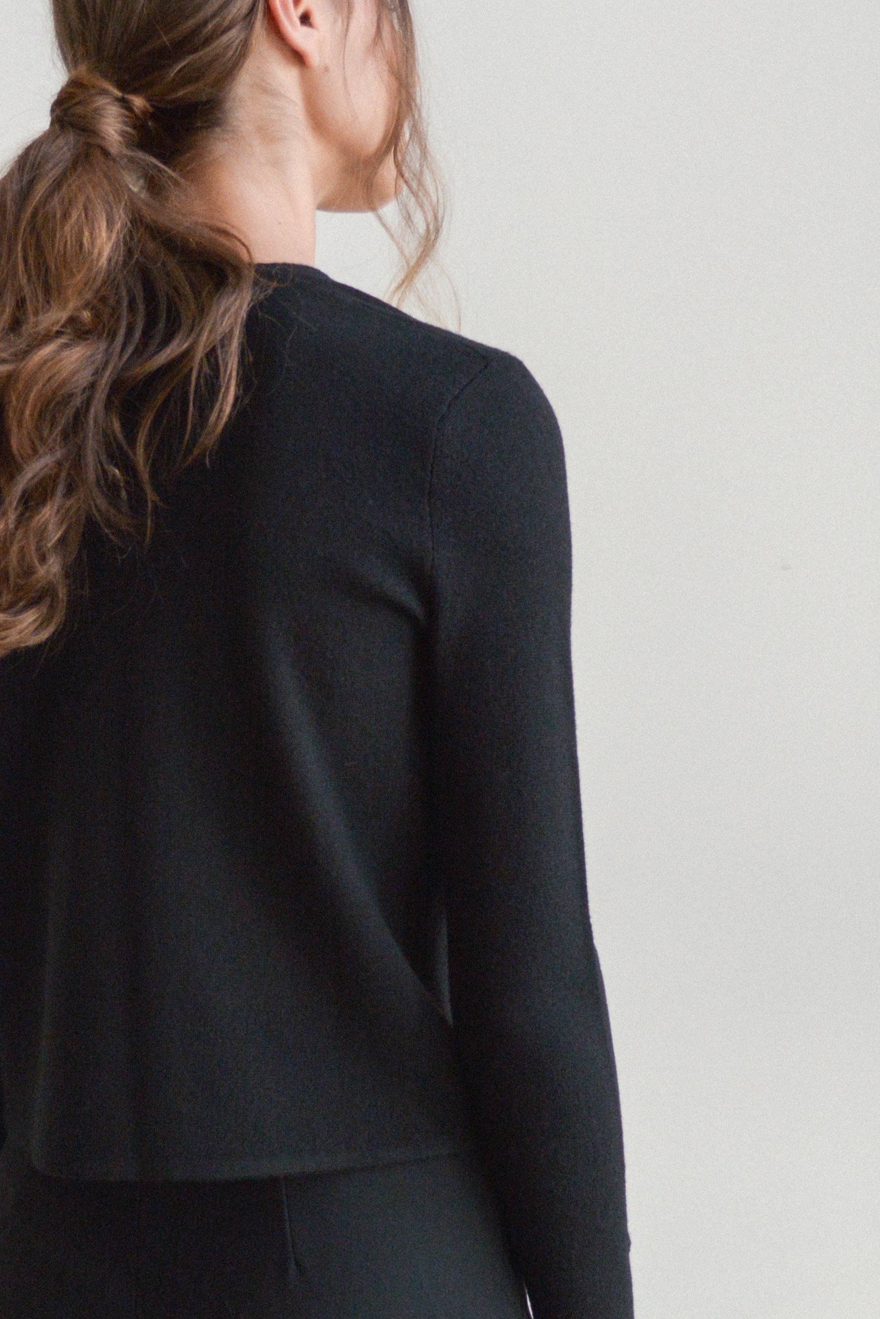 Tailored fit around shoulders