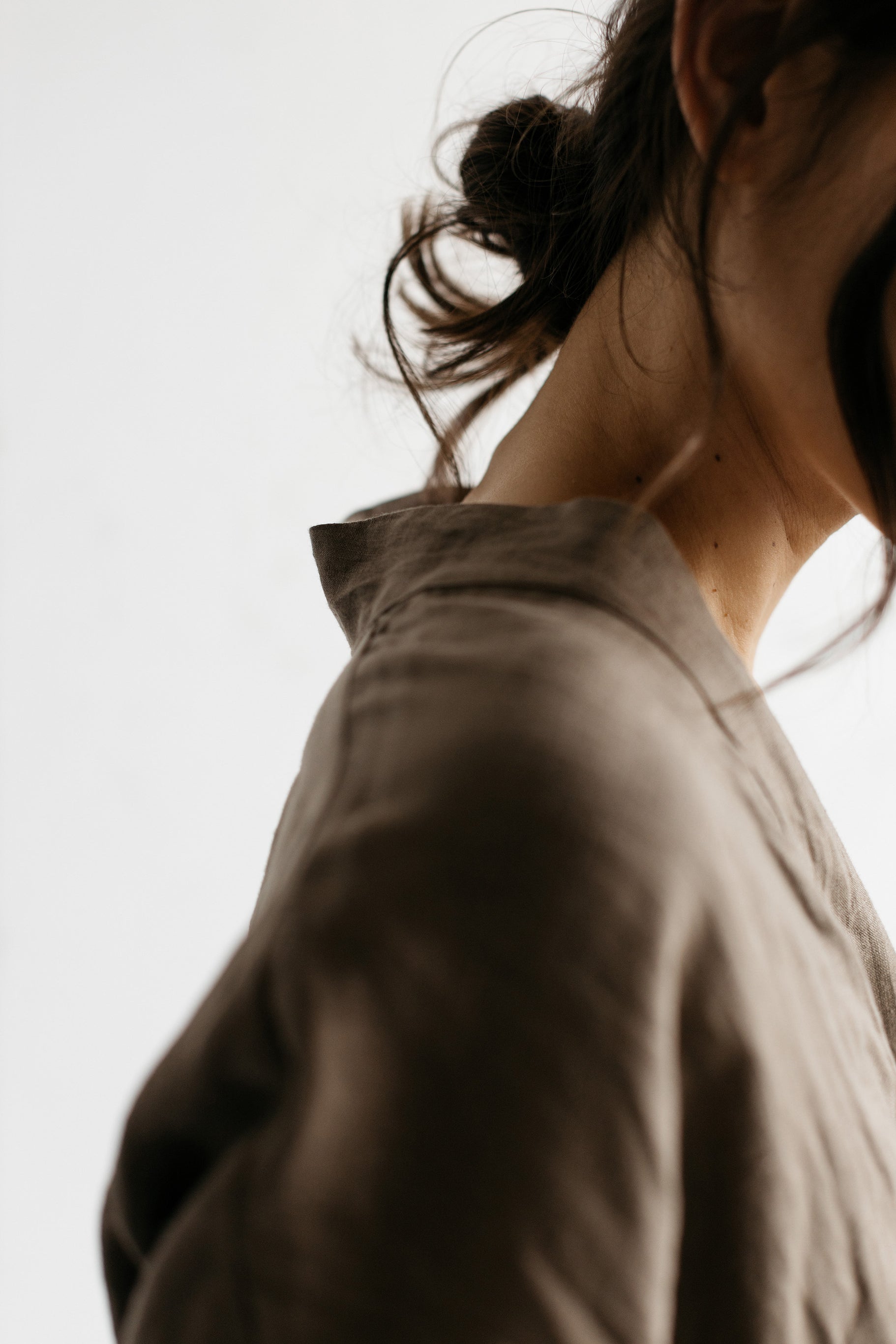 Slightly standing back neck collar